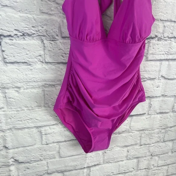 DKNY NWOT One Piece Halter Top Swimsuit Large Beach Swim Summer Cruise Vacation - Picture 4 of 8